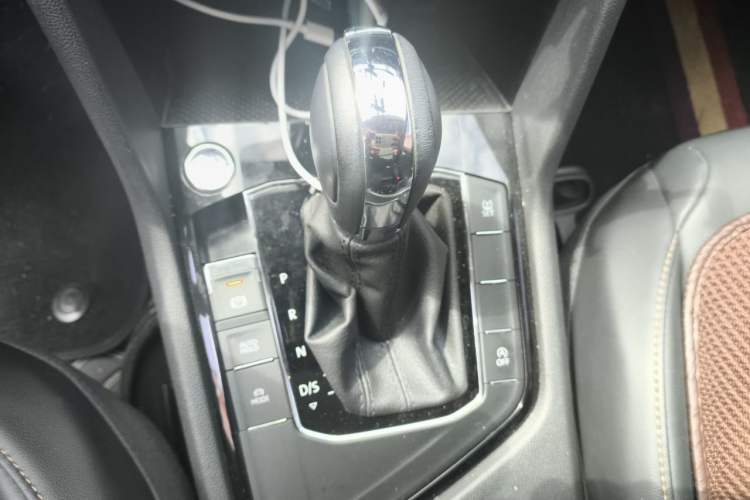 Used Volkswagen Tharu 2021 280TSI Two-Wheel-Drive Luxury Plus Edition Gear Lever