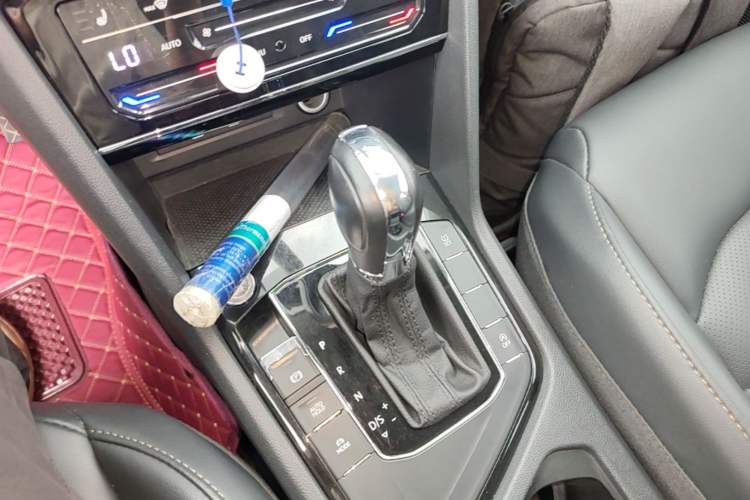 Used Volkswagen Tharu 2021 330TSI All-Wheel Drive Luxury PLUS Version Gear Lever