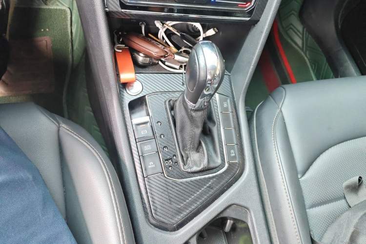 Used Volkswagen Tharu 2021 280TSI Two-Wheel-Drive Luxury Plus Edition Gear Lever