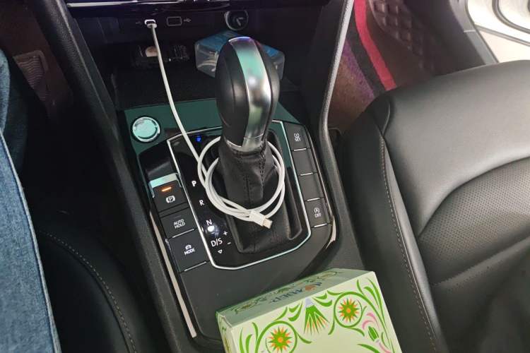 Used Volkswagen Tharu 2021 280TSI Two-Wheel-Drive Luxury Plus Edition Gear Lever