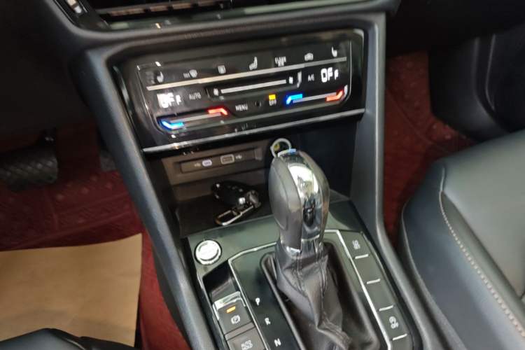 Used Volkswagen Tharu 2021 280TSI Two-Wheel-Drive Luxury Plus Edition Gear Lever