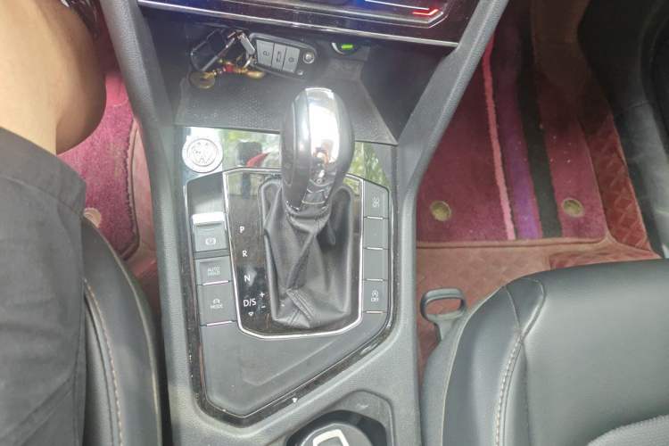 Used Volkswagen Tharu 2021 280TSI Two-Wheel-Drive Luxury Plus Edition Gear Lever