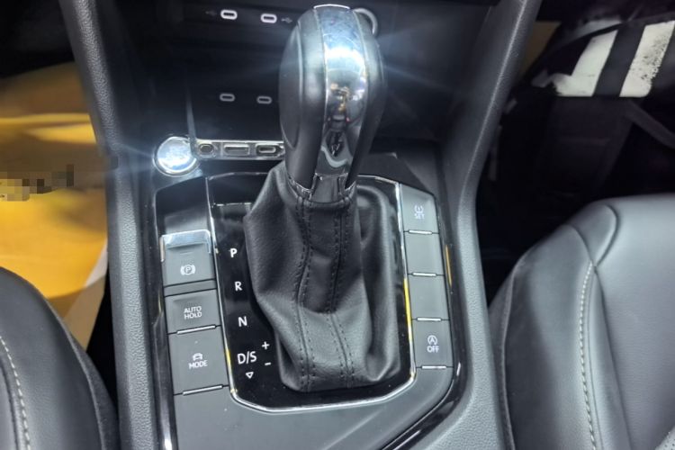 Used Volkswagen Tharu 2021 280TSI Two-Wheel-Drive Luxury Plus Edition Gear Lever