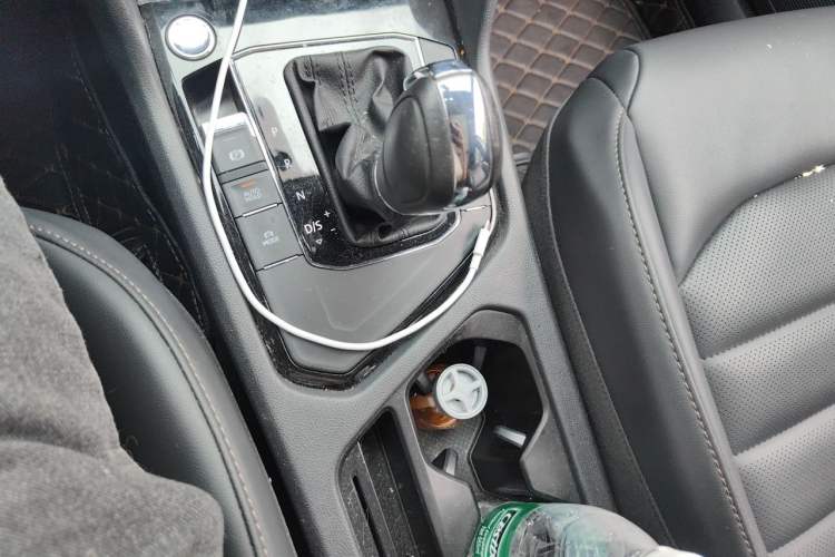 Used Volkswagen Tharu 2021 280TSI Two-Wheel-Drive Luxury Plus Edition Gear Lever