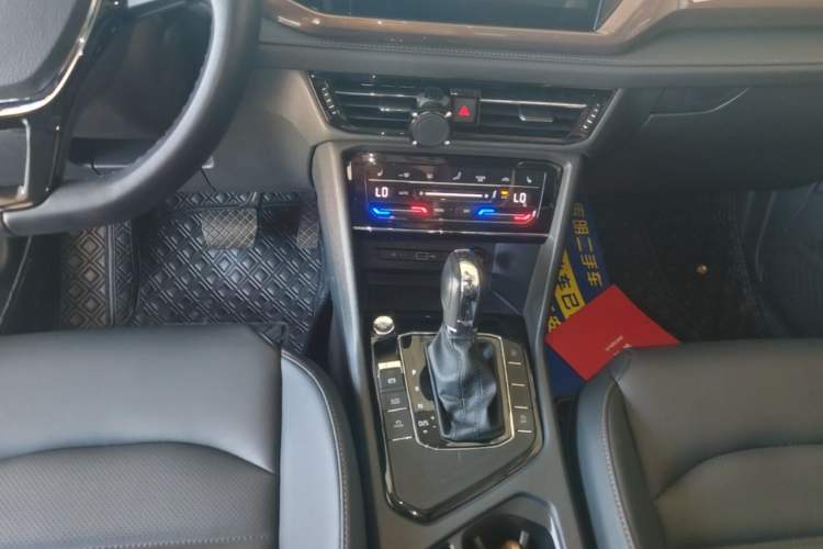 Used Volkswagen Tharu 2021 280TSI Two-Wheel-Drive Luxury Plus Edition Gear Lever