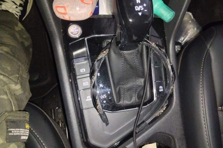 Used Volkswagen Tharu 2021 280TSI Two-Wheel-Drive Luxury Plus Edition Gear Lever