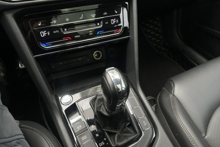 Used Volkswagen Tharu 2021 330TSI All-Wheel Drive Luxury PLUS Version Gear Lever