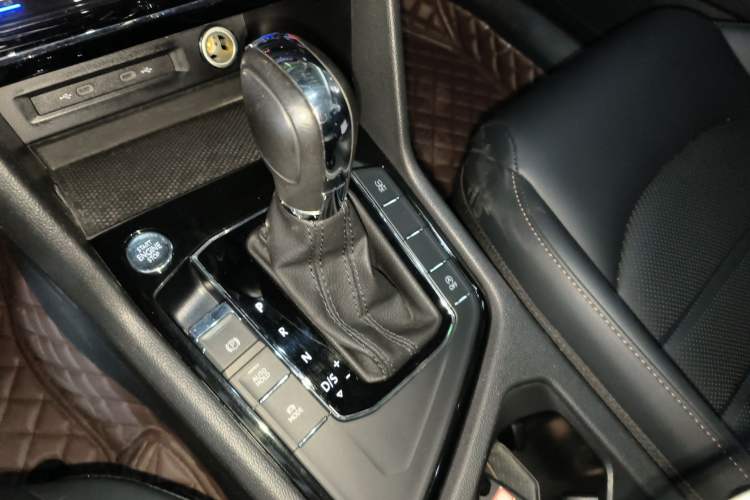 Used Volkswagen Tharu 2021 280TSI Two-Wheel-Drive Luxury Plus Edition Gear Lever