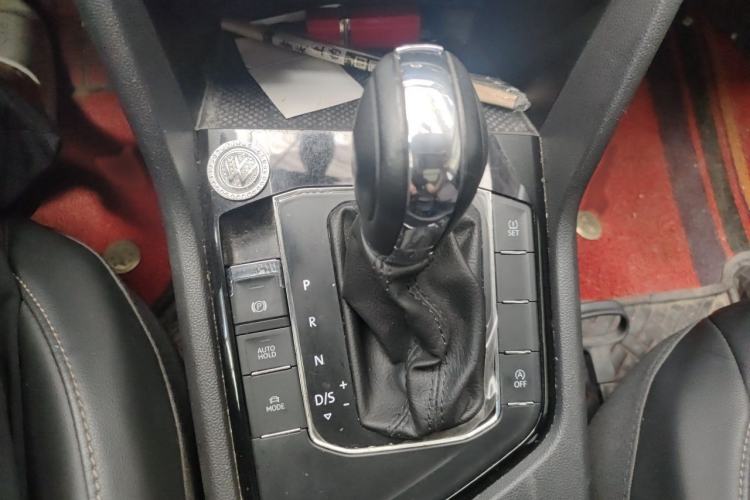 Used Volkswagen Tharu 2021 280TSI Two-Wheel-Drive Luxury Plus Edition Gear Lever