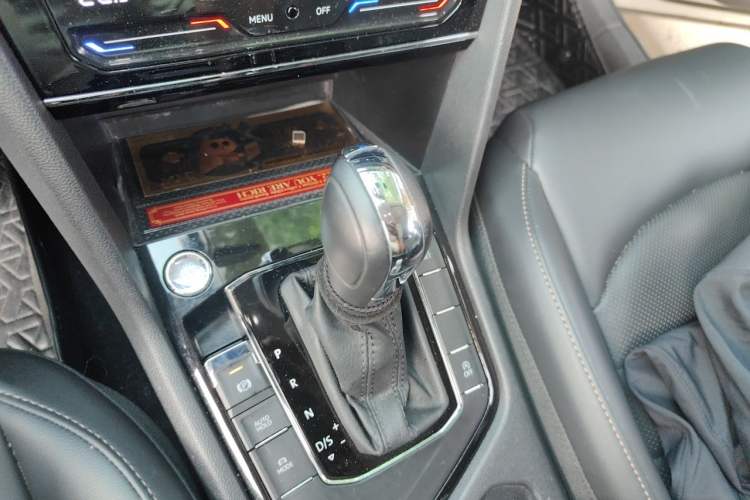 Used Volkswagen Tharu 2021 280TSI Two-Wheel-Drive Luxury Plus Edition Gear Lever
