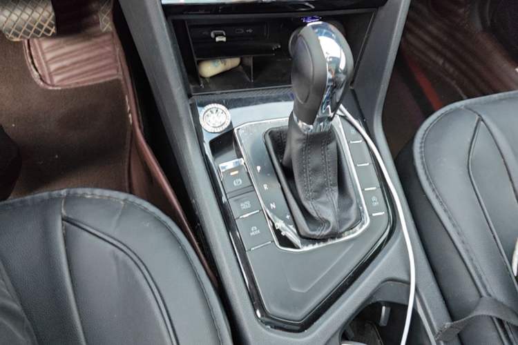 Used Volkswagen Tharu 2021 280TSI Two-Wheel-Drive Luxury Plus Edition Gear Lever