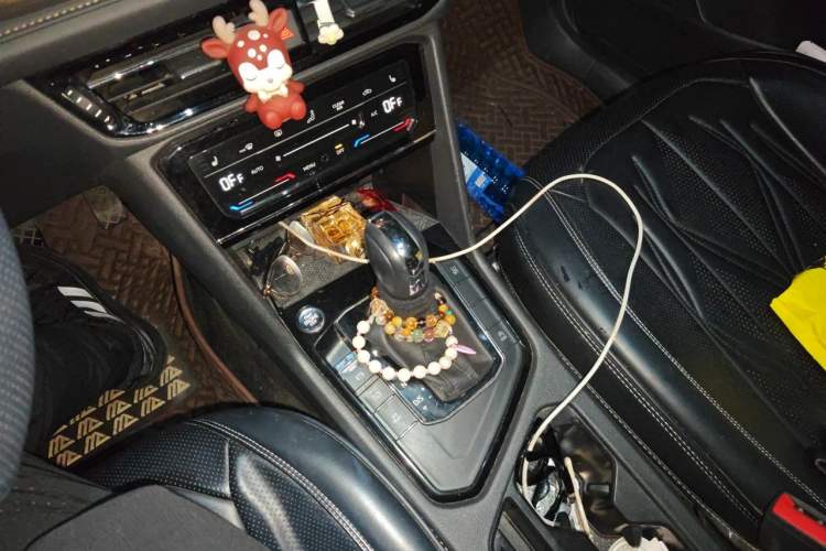 Used Volkswagen Tharu 2021 280TSI Two-Wheel-Drive Luxury Plus Edition Gear Lever