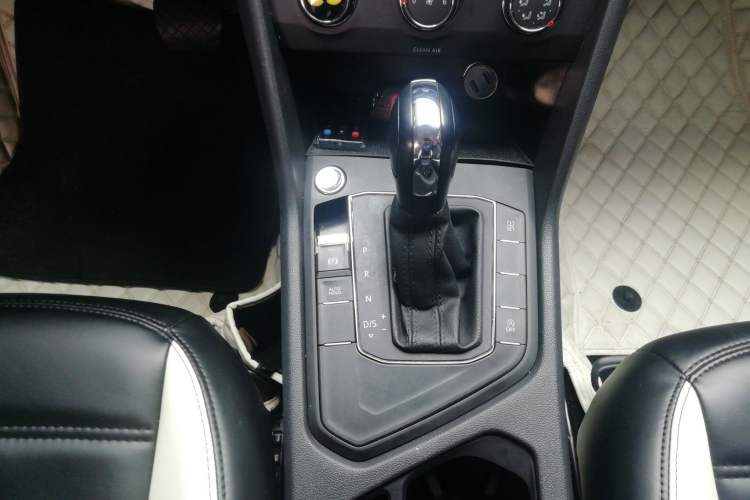 Used Volkswagen Tharu 2021 280TSI Two-Wheel Drive Trend Edition Gear Lever
