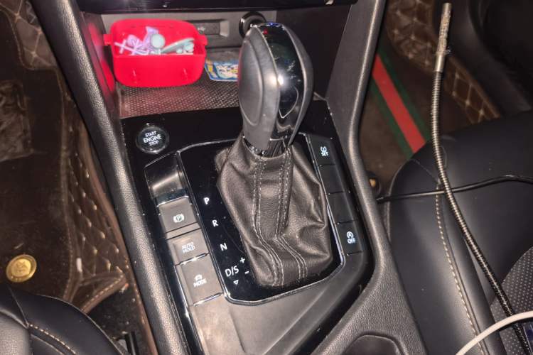 Used Volkswagen Tharu 2021 280TSI Two-Wheel-Drive Luxury Plus Edition Gear Lever