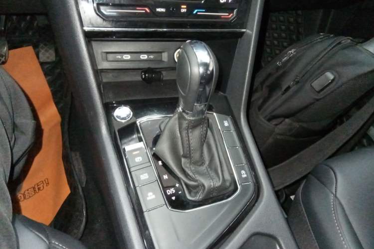 Used Volkswagen Tharu 2021 280TSI Two-Wheel-Drive Luxury Plus Edition Gear Lever
