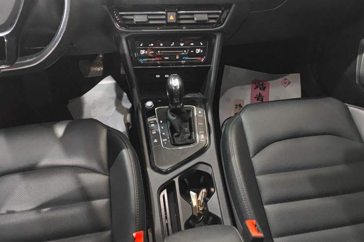 Used Volkswagen Tharu 2021 280TSI Two-Wheel-Drive Luxury Plus Edition Gear Lever