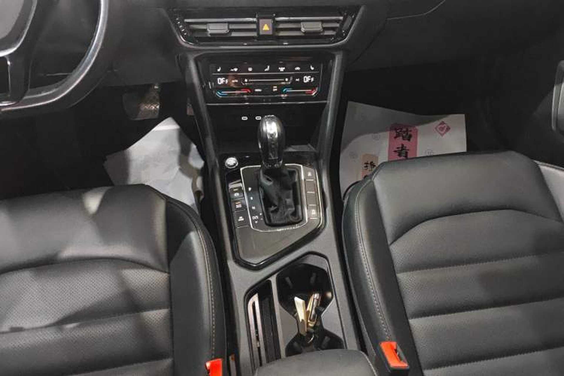 Used Volkswagen Tharu 2021 280TSI Two-Wheel-Drive Luxury Plus Edition Gear Lever