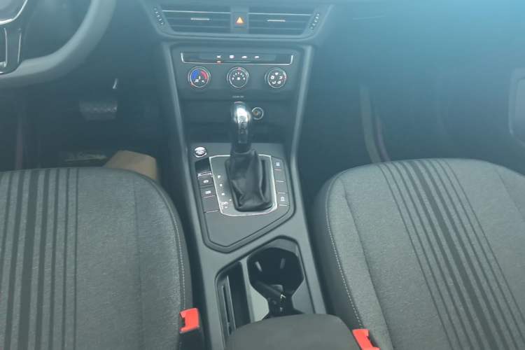 Used Volkswagen Tharu 2021 280TSI Two-Wheel Drive Trend Edition Gear Lever