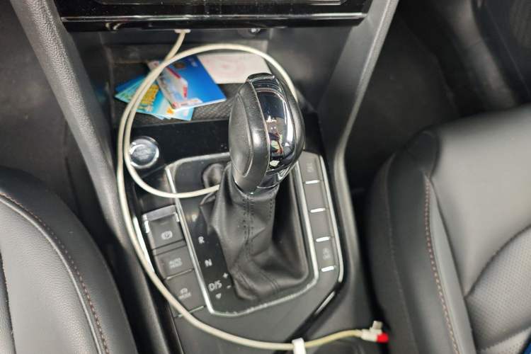 Used Volkswagen Tharu 2021 280TSI Two-Wheel-Drive Luxury Plus Edition Gear Lever
