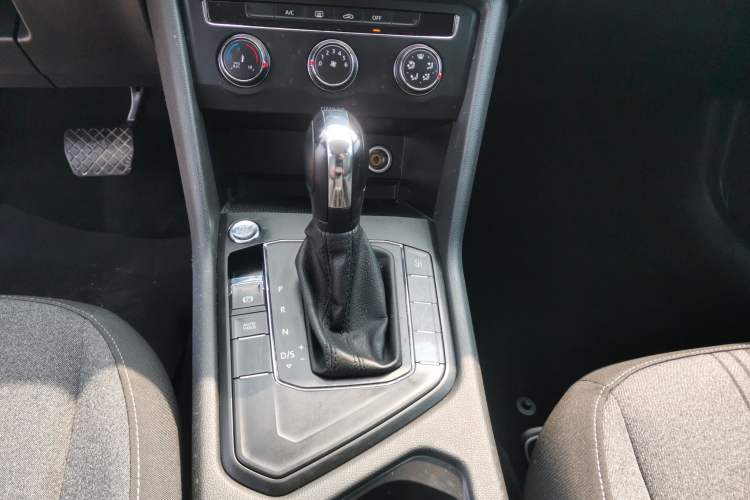 Used Volkswagen Tharu 2021 280TSI Two-Wheel Drive Trend Edition Gear Lever