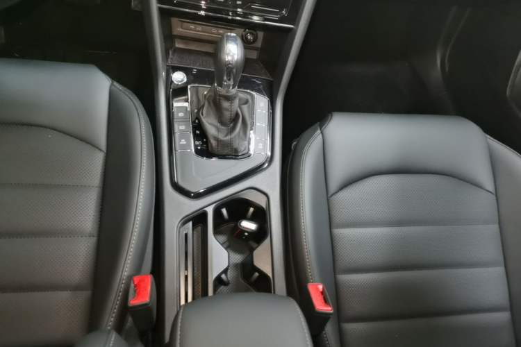 Used Volkswagen Tharu 2021 280TSI Two-Wheel-Drive Luxury Plus Edition Gear Lever