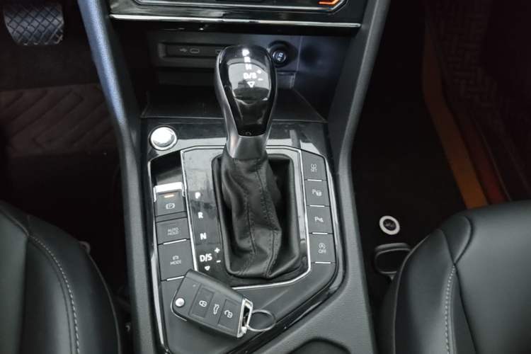 Used Volkswagen Tharu 2021 280TSI Two-Wheel-Drive Luxury Plus Edition Gear Lever