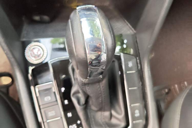 Used Volkswagen Tharu 2021 280TSI Two-Wheel Drive Trend Edition Gear Lever