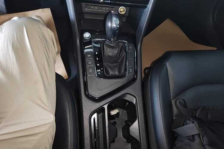 Used Volkswagen Tharu 2021 280TSI Two-Wheel-Drive Luxury Plus Edition Gear Lever