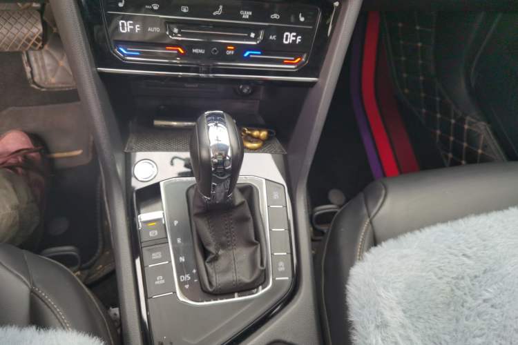 Used Volkswagen Tharu 2021 280TSI Two-Wheel-Drive Luxury Edition Gear Lever