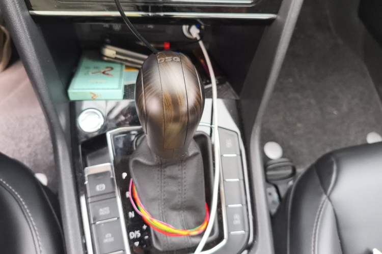 Used Volkswagen Tharu 2021 280TSI Two-Wheel-Drive Luxury Plus Edition Gear Lever