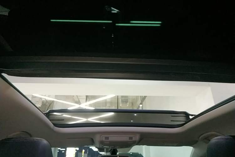 Used Volkswagen Tharu 2021 280TSI Two-Wheel-Drive Luxury Plus Edition Headliner