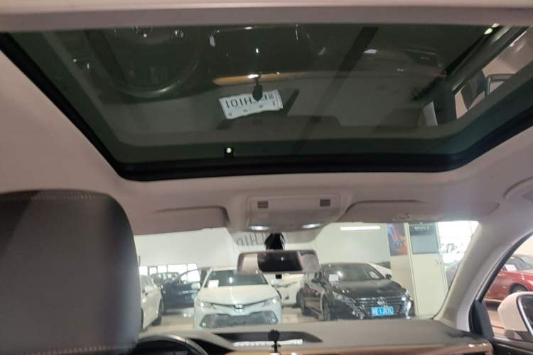 Used Volkswagen Tharu 2021 280TSI Two-Wheel-Drive Luxury Plus Edition Headliner