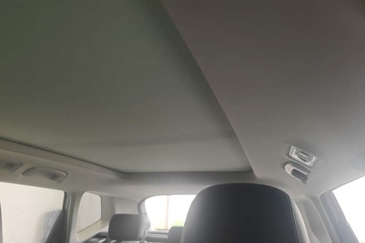Used Volkswagen Tharu 2021 280TSI Two-Wheel-Drive Luxury Plus Edition Headliner