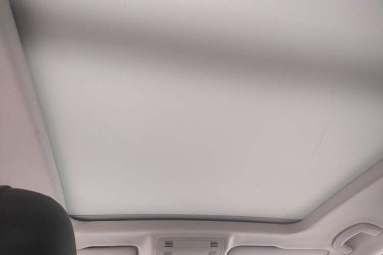 Used Volkswagen Tharu 2021 280TSI Two-Wheel-Drive Luxury Plus Edition Headliner