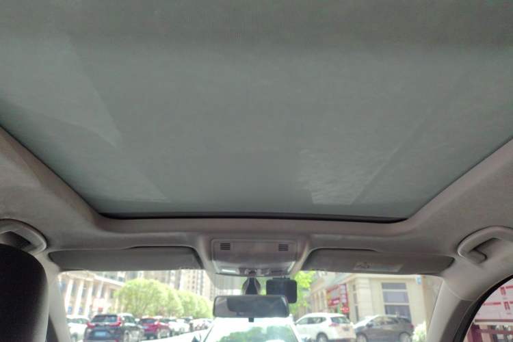 Used Volkswagen Tharu 2021 330TSI All-Wheel Drive Luxury PLUS Version Headliner