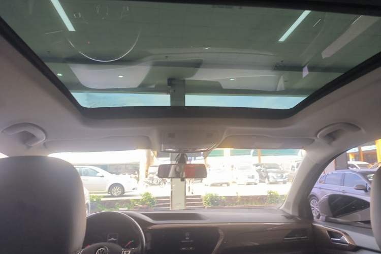 Used Volkswagen Tharu 2021 280TSI Two-Wheel-Drive Luxury Edition Headliner