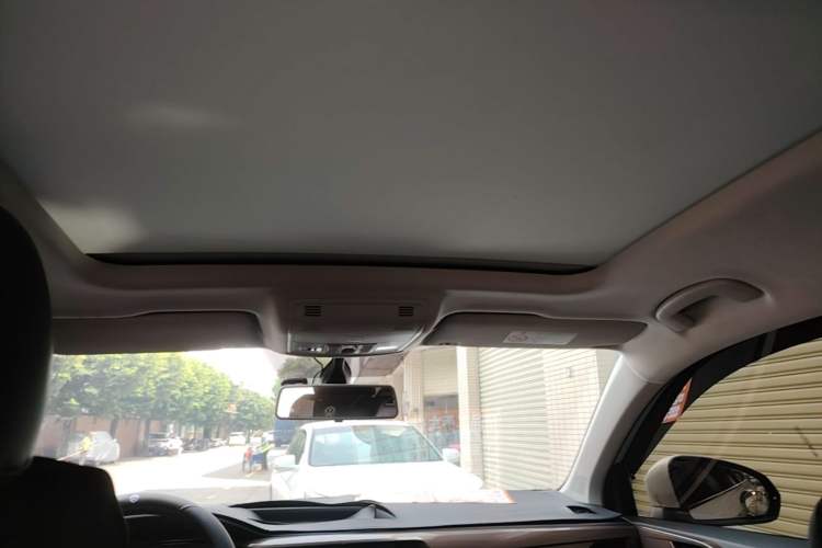 Used Volkswagen Tharu 2021 280TSI Two-Wheel-Drive Luxury Edition Headliner