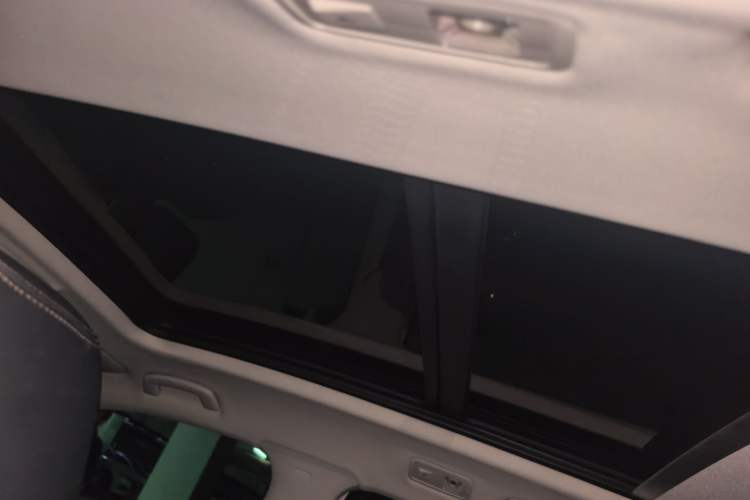 Used Volkswagen Tharu 2021 280TSI Two-Wheel-Drive Luxury Plus Edition Headliner