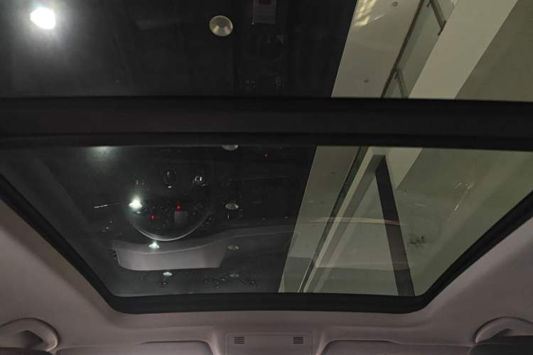 Used Volkswagen Tharu 2021 280TSI Two-Wheel-Drive Luxury Plus Edition Headliner