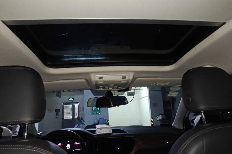Used Volkswagen Tharu 2021 280TSI Two-Wheel-Drive Luxury Plus Edition Headliner