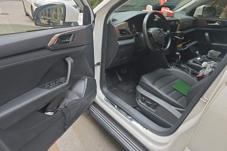 Used Volkswagen Tharu 2021 280TSI Two-Wheel-Drive Luxury Plus Edition Interior 3