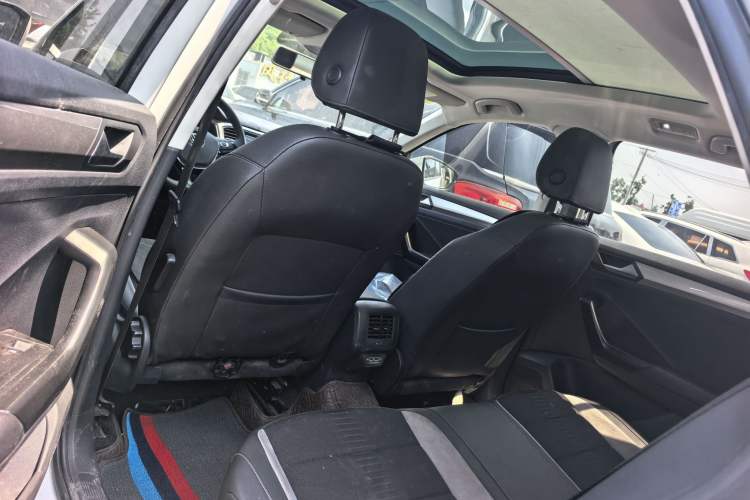 Used Volkswagen Tharu 2021 280TSI Two-Wheel-Drive Luxury Plus Edition Interior 3