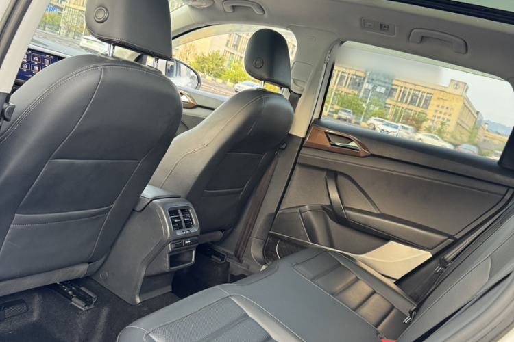 Used Volkswagen Tharu 2021 280TSI Two-Wheel-Drive Luxury Plus Edition Interior 3