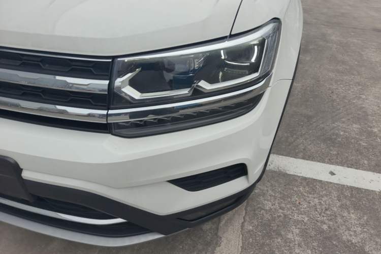 Used Volkswagen Tharu 2021 330TSI All-Wheel Drive Luxury PLUS Version Left Front Headlight