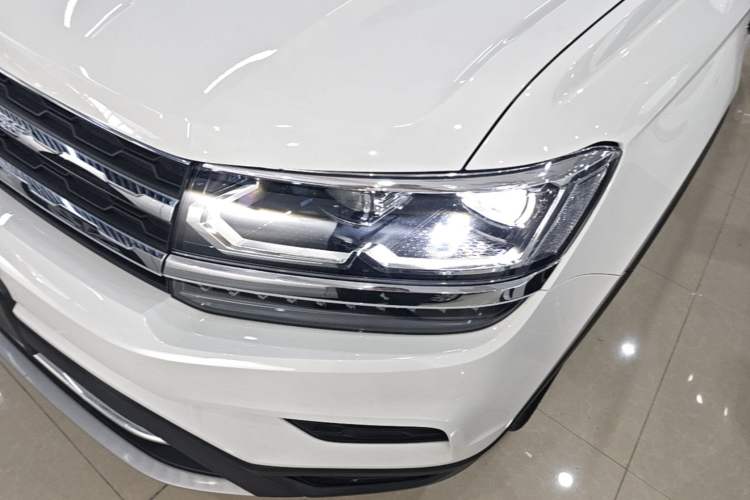 Used Volkswagen Tharu 2021 330TSI All-Wheel Drive Luxury PLUS Version Left Front Headlight