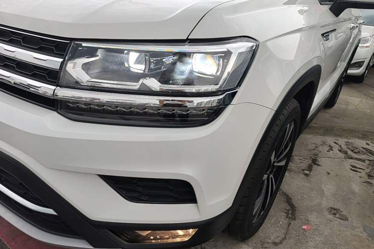 Used Volkswagen Tharu 2021 330TSI All-Wheel Drive Luxury PLUS Version Left Front Headlight