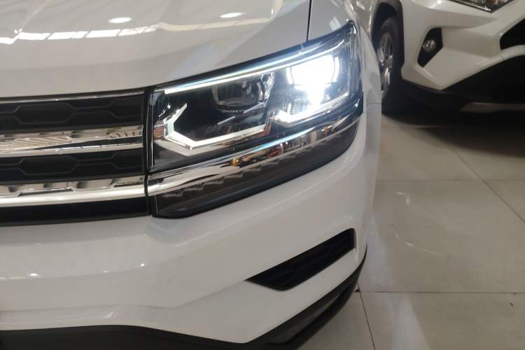 Used Volkswagen Tharu 2021 330TSI All-Wheel Drive Luxury PLUS Version Left Front Headlight