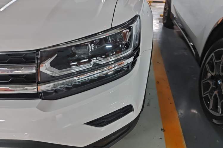 Used Volkswagen Tharu 2021 330TSI All-Wheel Drive Luxury PLUS Version Left Front Headlight
