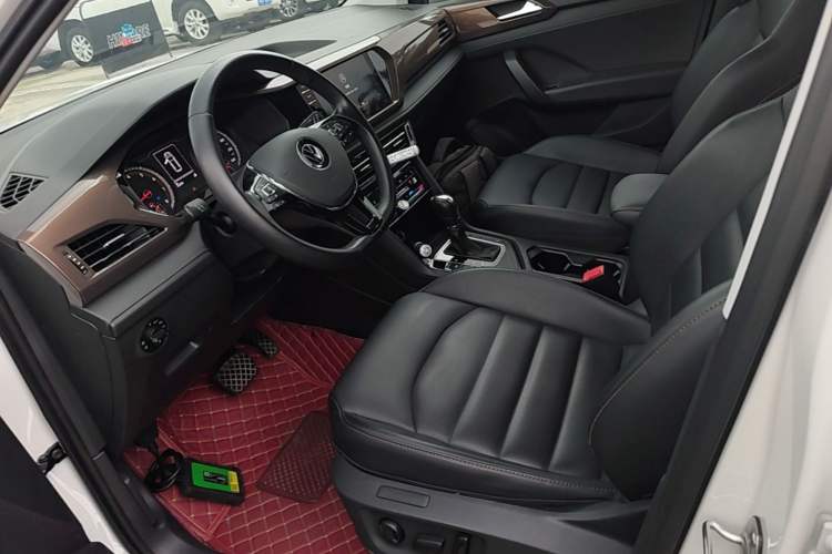 Used Volkswagen Tharu 2021 330TSI All-Wheel Drive Luxury PLUS Version Left Front Seat