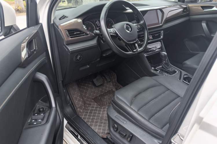 Used Volkswagen Tharu 2021 280TSI Two-Wheel-Drive Luxury Plus Edition Left Front Seat